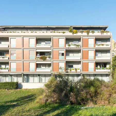 White Pebble - Luxury With Parking