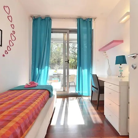 White Pebble - Luxury With Parking Apartment Split