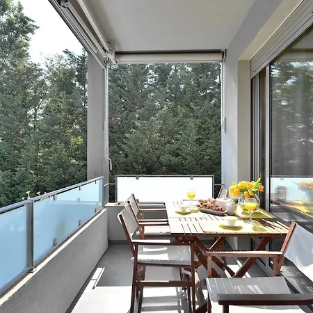 White Pebble - Luxury With Parking Apartment
