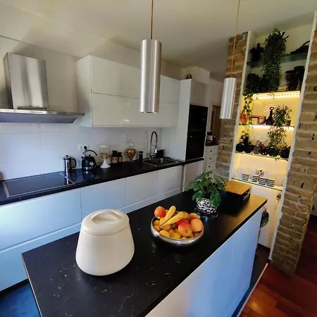 White Pebble - Luxury With Parking Apartment